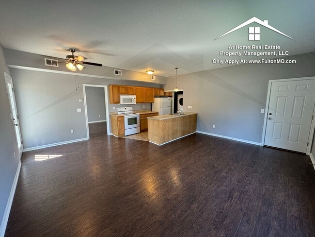 Building Photo - 211 N Main St Unit 211-C North Main Street