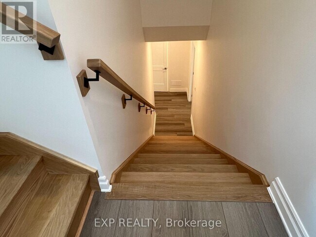 Photo - 7532 Splendour Dr