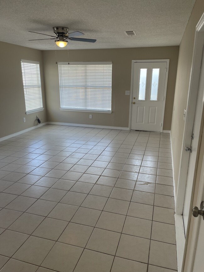 Photo - 426 Apple Dr