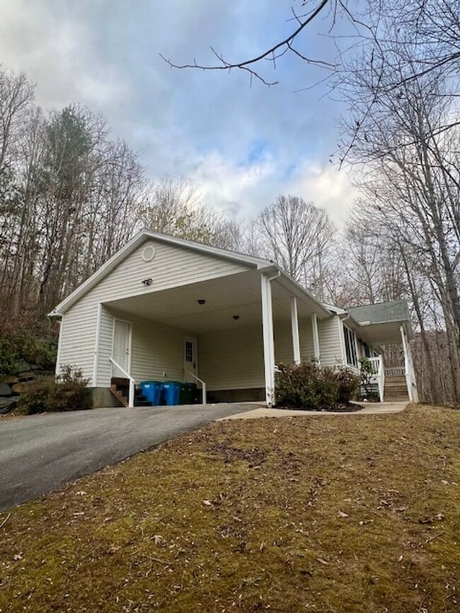 Photo - Swannanoa Rental! 6 or 12 month lease options!