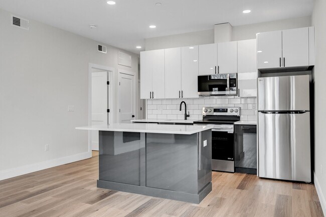 Photo - 63 Belgrade Ave Unidad 103