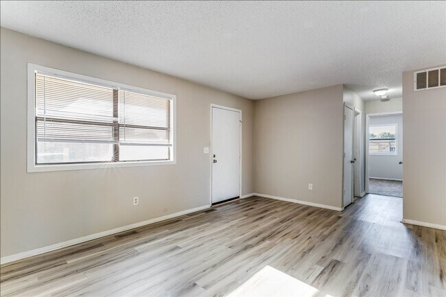 Photo - 3216 W 27th St S