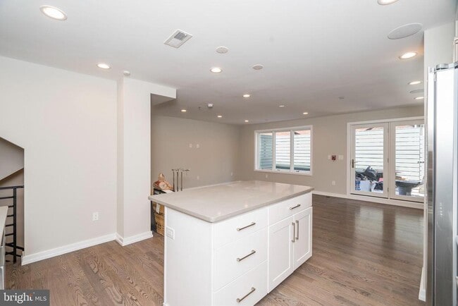 Photo - 1701 Bainbridge St Unit 1