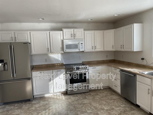 Photo - 735 7th Ave E