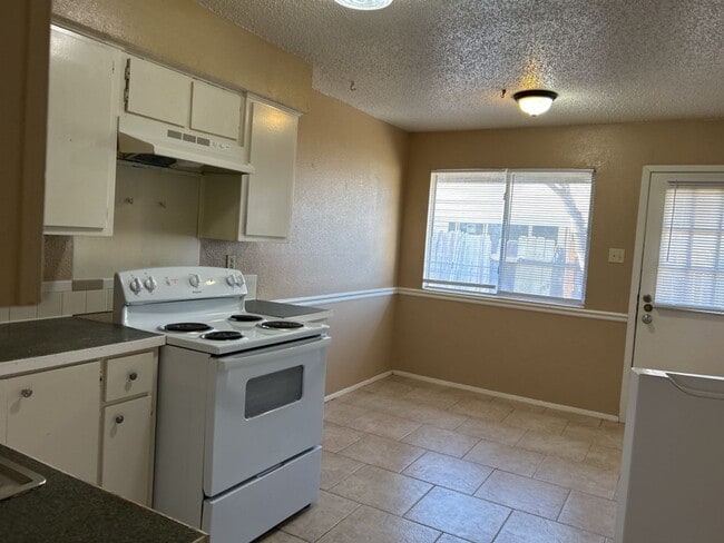 Photo - 2405 Shoemaker Dr