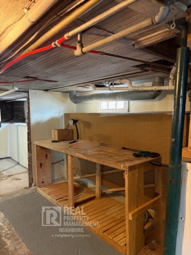 Photo - Welcome to Spacious 4 Bedroom, 1 Bathroom Holland Home