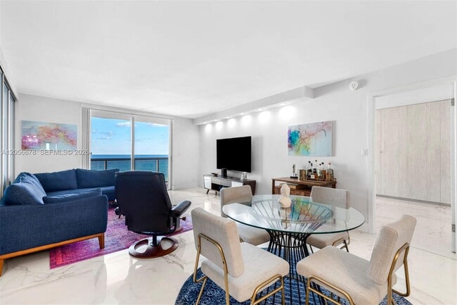 Building Photo - 6039 Collins Ave Unit 1527
