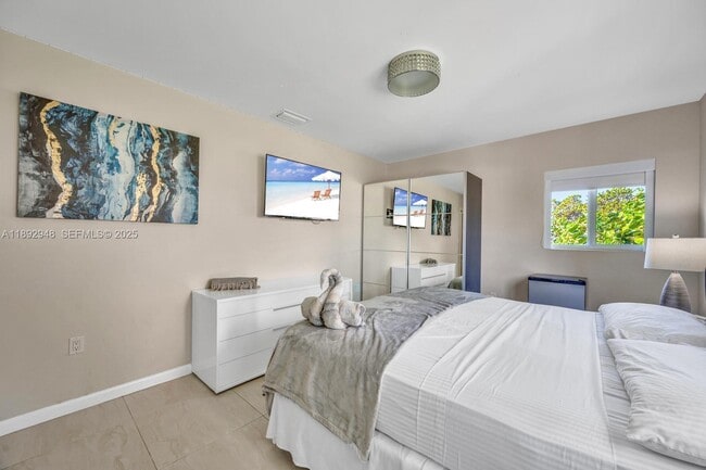 Photo - 1581 NE 108th St