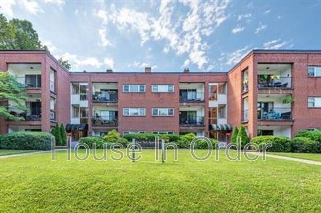 Building Photo - 30 Edgemont Rd Unit 17 Rental