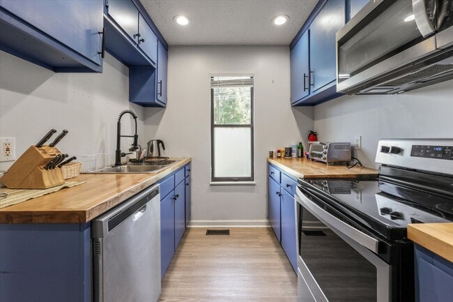 Photo - 621 Idlewood Ln