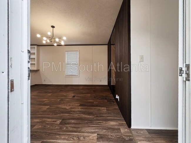 Photo - 2621 Jeffersonville Rd