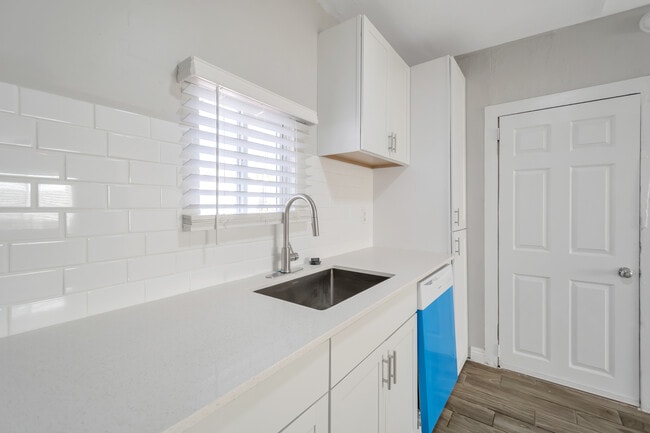 Photo - 419 W 9th St Unidad C