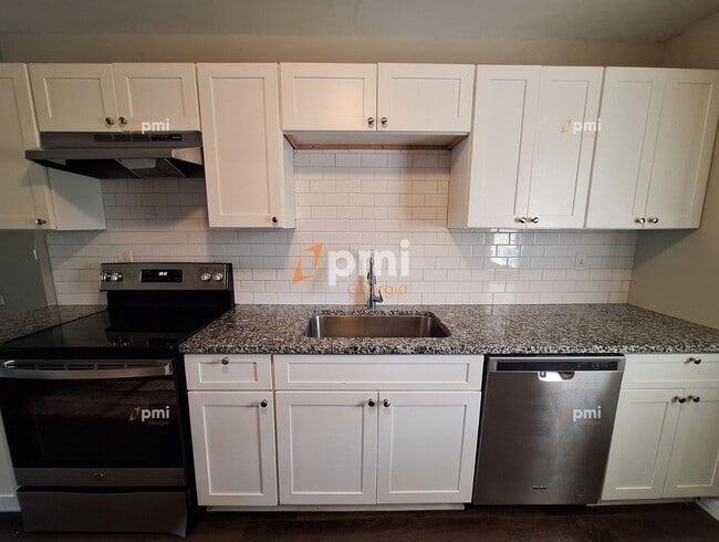 Building Photo - 217 Greenbriar Dr
