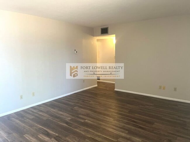 Photo - 4350 E Fairmount St