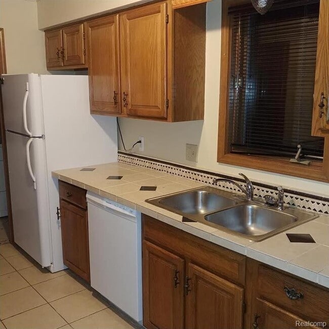 Photo - 205 Pineview Ct