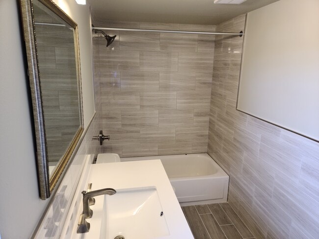 Photo - 47 Garden View Ter Unidad 4