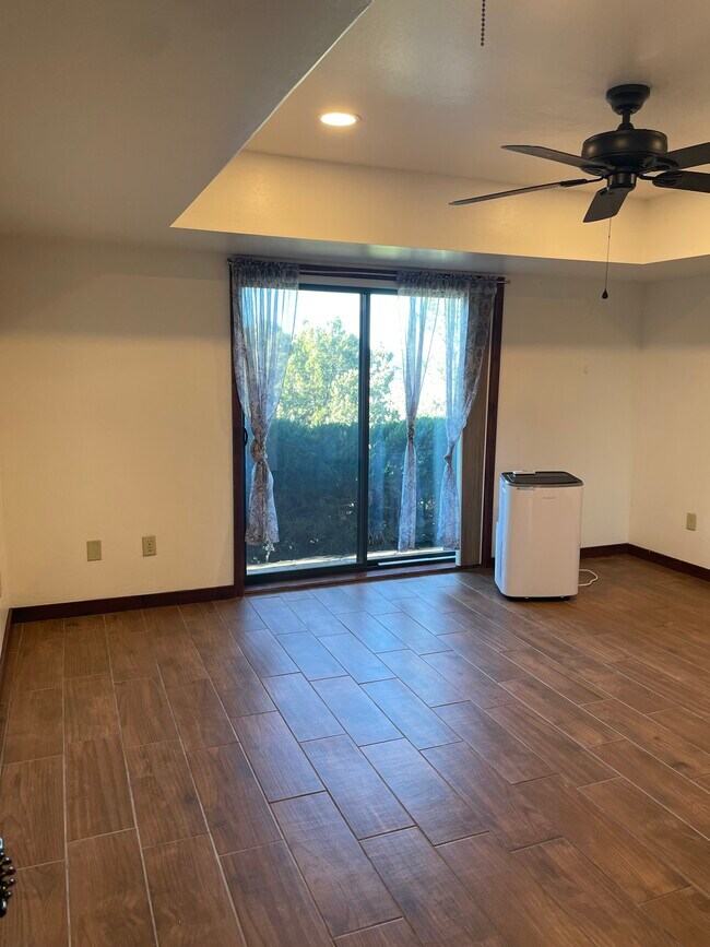 Photo - 2214 Nolte Dr Unit Golden Girls living
