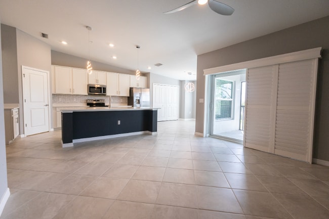 Building Photo - 14281 Heritage Landing Blvd Unit 1426 Rental