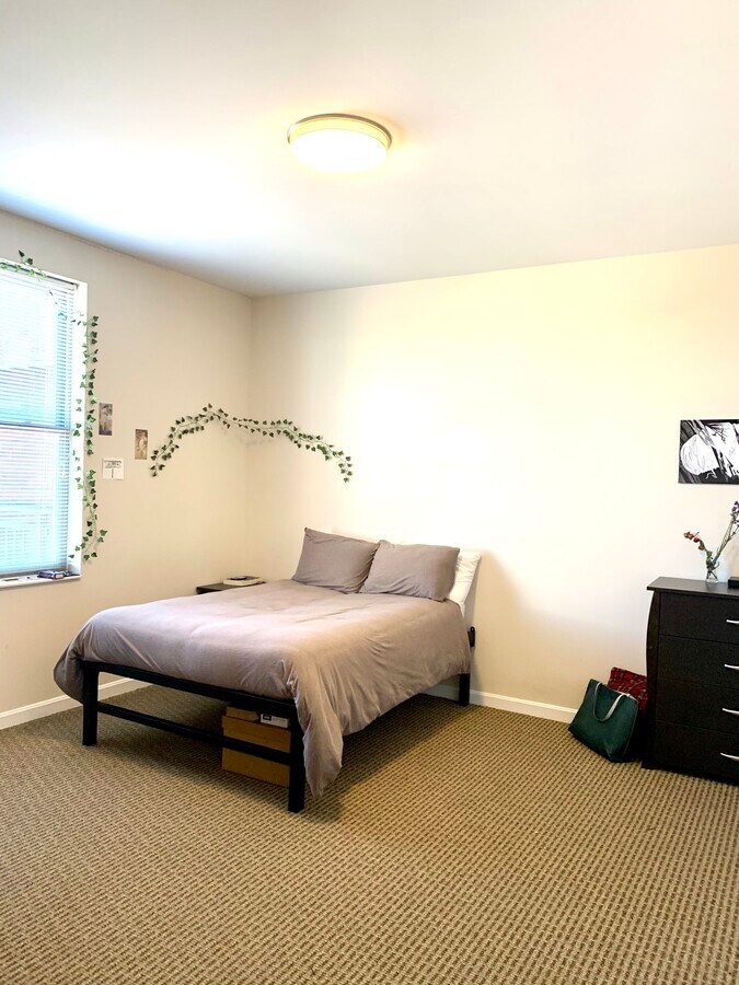 Bedroom, Fully Furnished, Full Bed, Large Closet - 300 Park Point Dr Unit 301