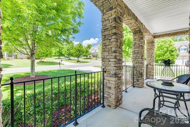 Photo - 1007 Kaiser Way
