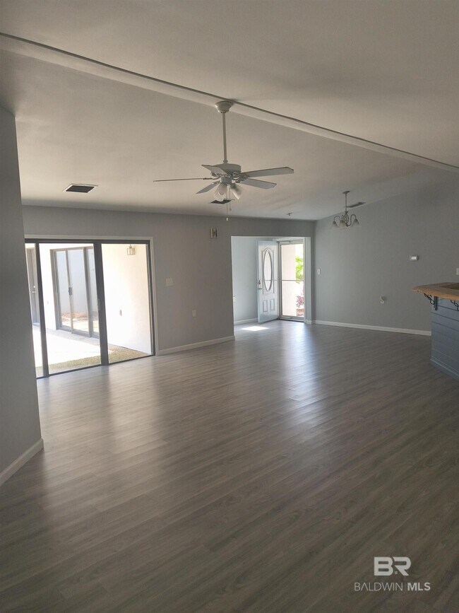Photo - 318 W Fort Morgan Rd