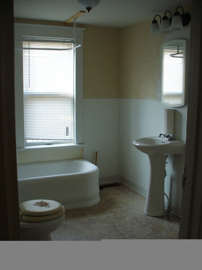 Bathroom - 111 Main Ave W Unit 201
