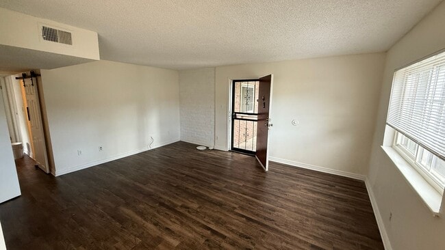 Photo - 3 Bedroom 2 Bathroom Condo Near Leetsdale and Monaco Unit 612