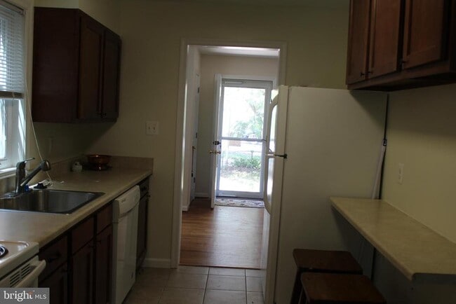 Building Photo - 5409 75th Ave