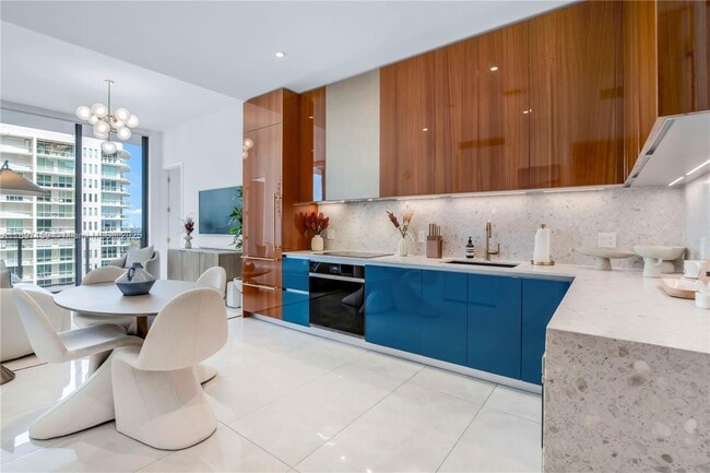 Building Photo - 2655 S Bayshore Dr Unit 1406