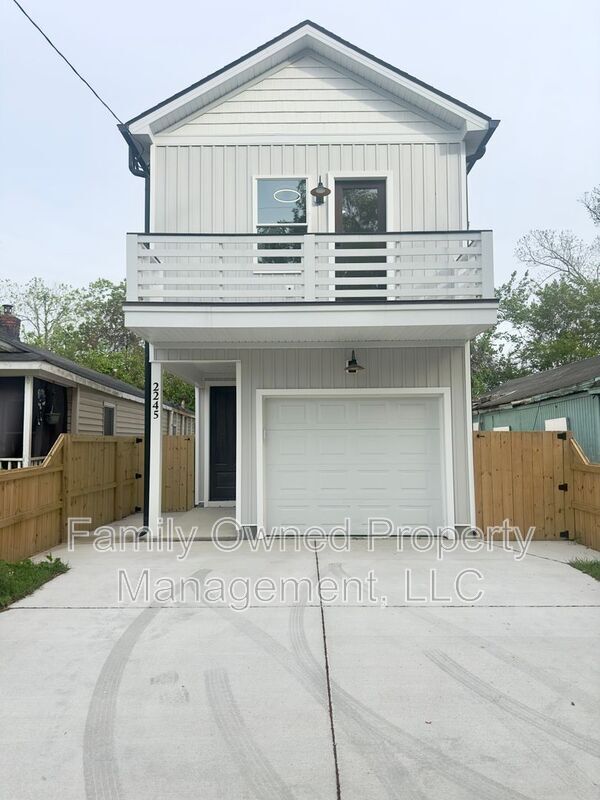 Building Photo - 2245 Fillmore St