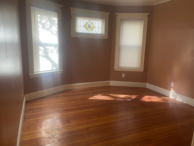 6 Bailey St Unit 1
