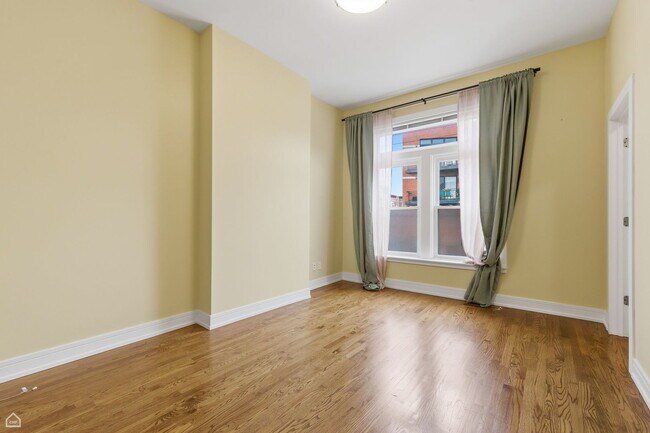 Photo - 2523 W Chicago Ave Unidad 2