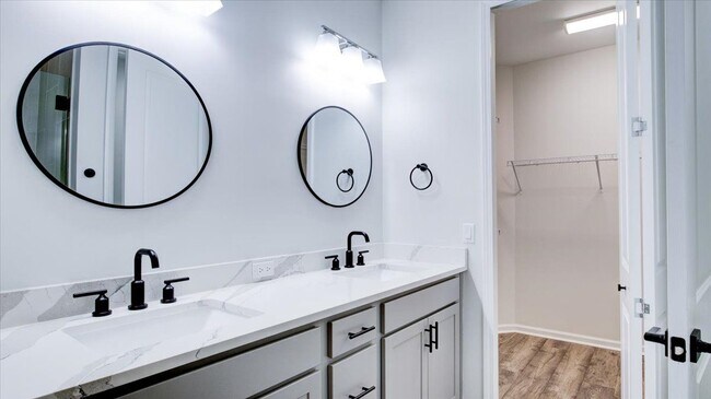 Photo - 1571 Shoreside Dr