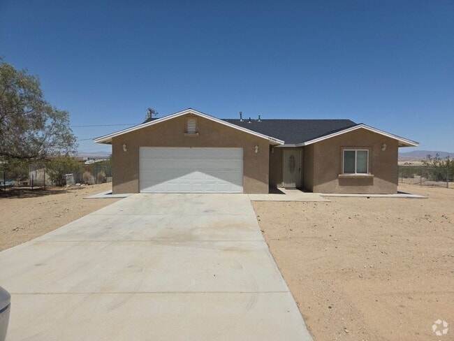 Building Photo - 3 Bedroom/ 2 Bathroom Rental