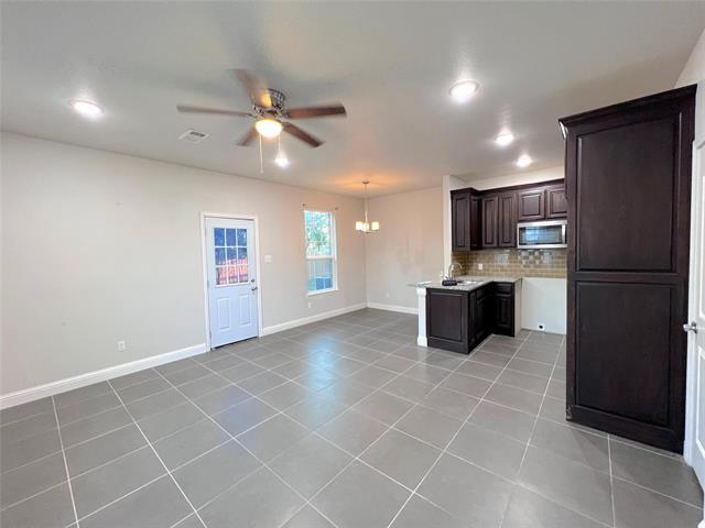 Photo - 102 Robbins St