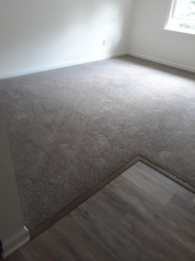 Photo - 170 Longmeadow Rd Unit Apt 4