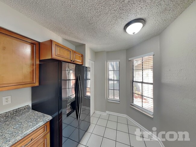 Photo - 835 Stonybrook Cir