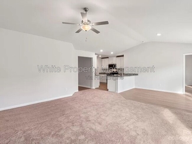 Photo - 1637 Nia Rd