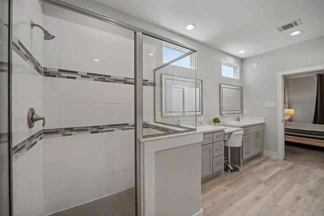 Building Photo - 6533 Castlebay Dr