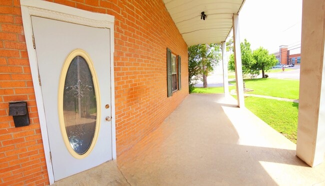 Photo - 1004 W Main St Unidad SUITE