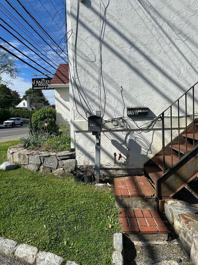 Photo - 665 Commerce St