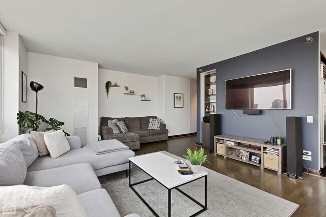 Photo - 33 W Ontario St Unit 51A