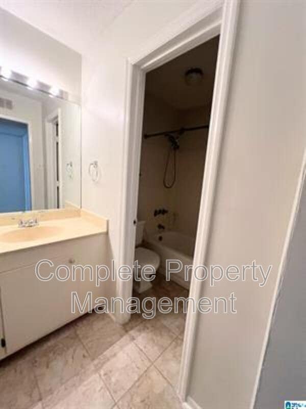 Photo - 3350 Altamont Rd