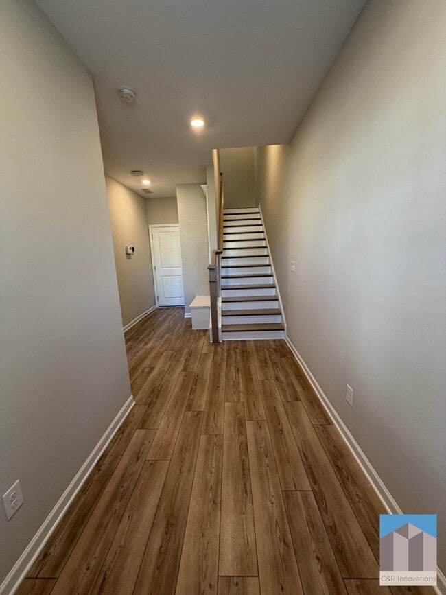 Photo - 2590 Morehead St