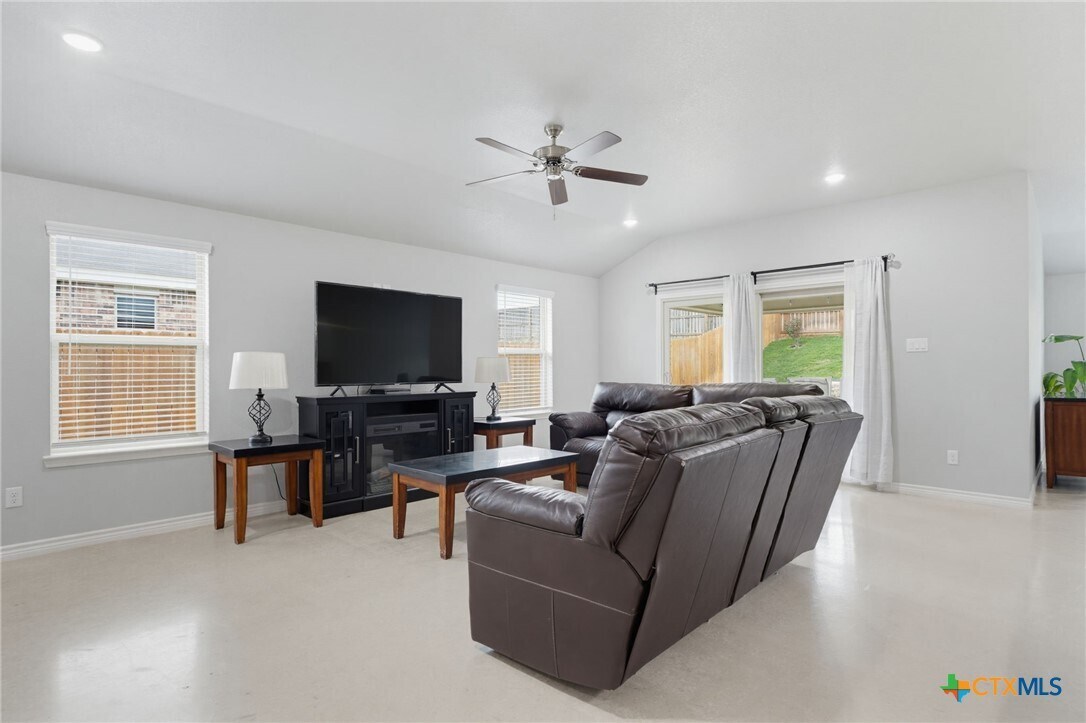 Photo - 1645 Dryden Ave