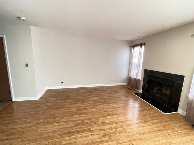 Photo - 219 Green Knoll Ln