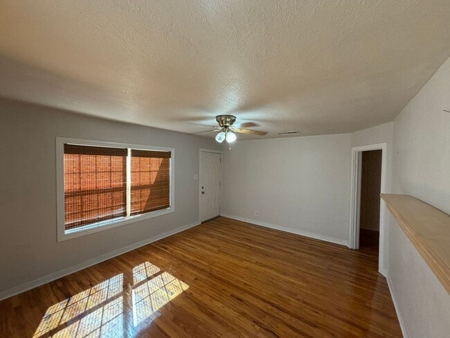 Photo - 3 Bed 1 Bath Home