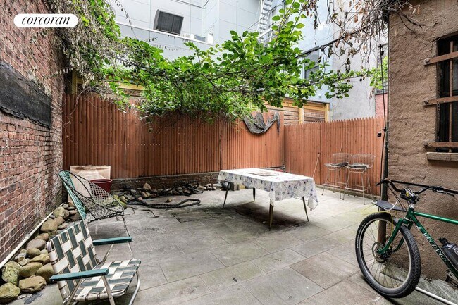 Building Photo - 2032 5th Ave Rental