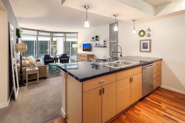 Photo - Cosmopolitan Condominiums ~ South Lake Union Unidad 2509