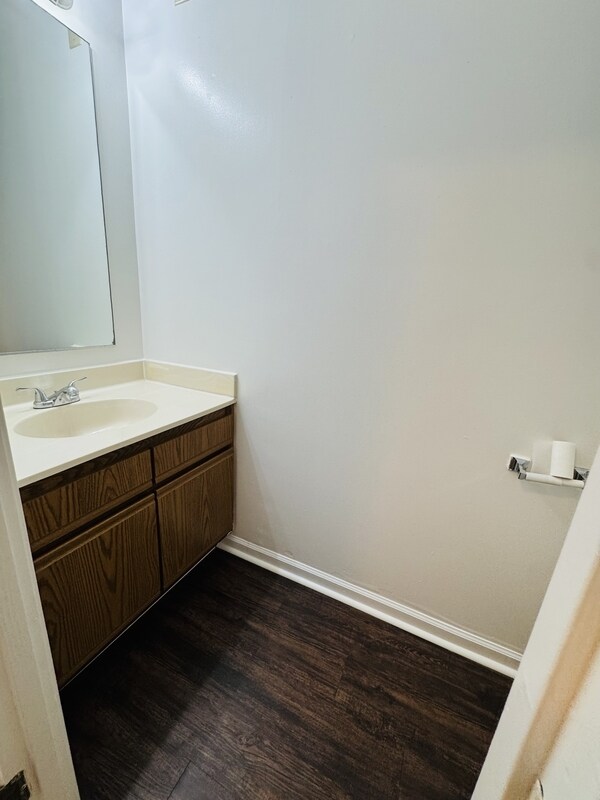 Photo - 1323 E 10th St